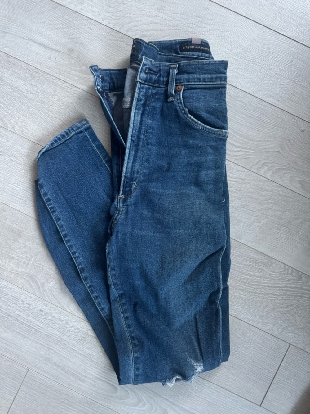 Citizens Of Humanity Dark Blue Slim Jeans with Light Fade